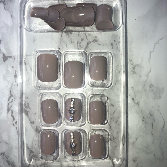 Nail 💅🏼 and Lash Bundle ✨ - Picture 6 of 6